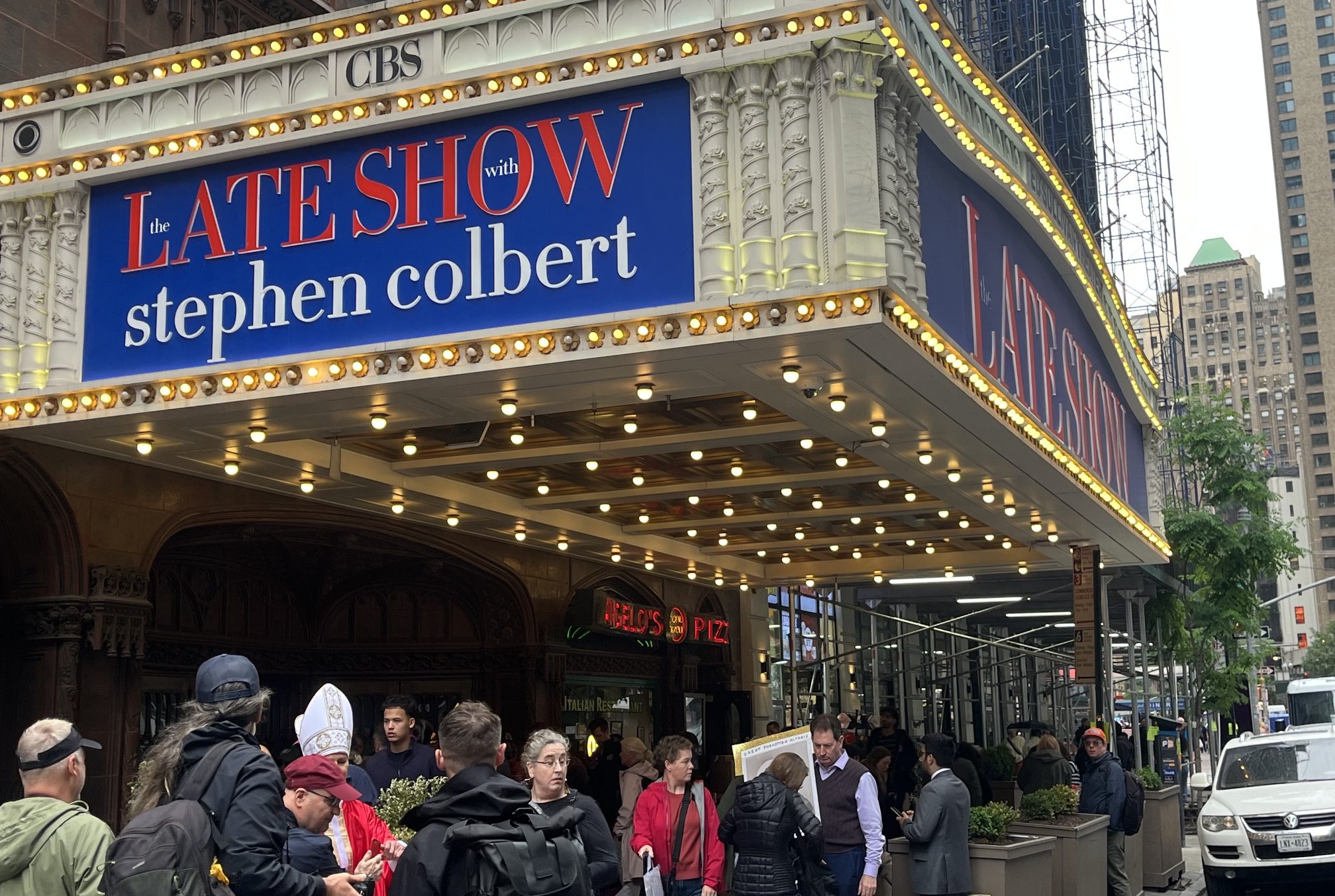 New Yorkers Bid A Melancholy Farewell To Stephen Colbert As ‘The Late Show’ Tapes Final Episode