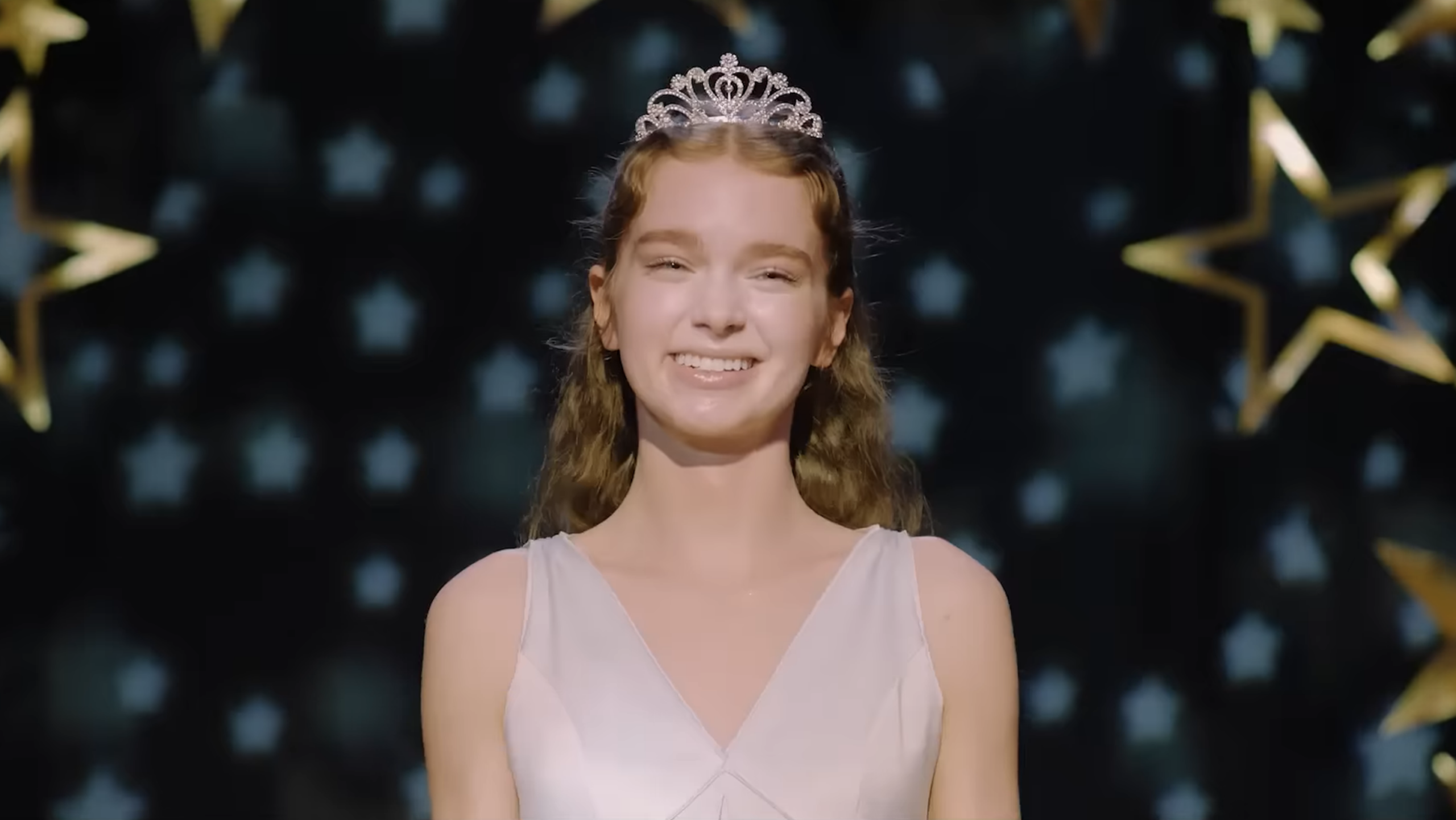 ‘Carrie’ Schools Comic-Con With Prime Video Release Date, Trailer Depicts “Cruelty” Of Modern High School, Mike Flanagan Teases “Big Surprise”